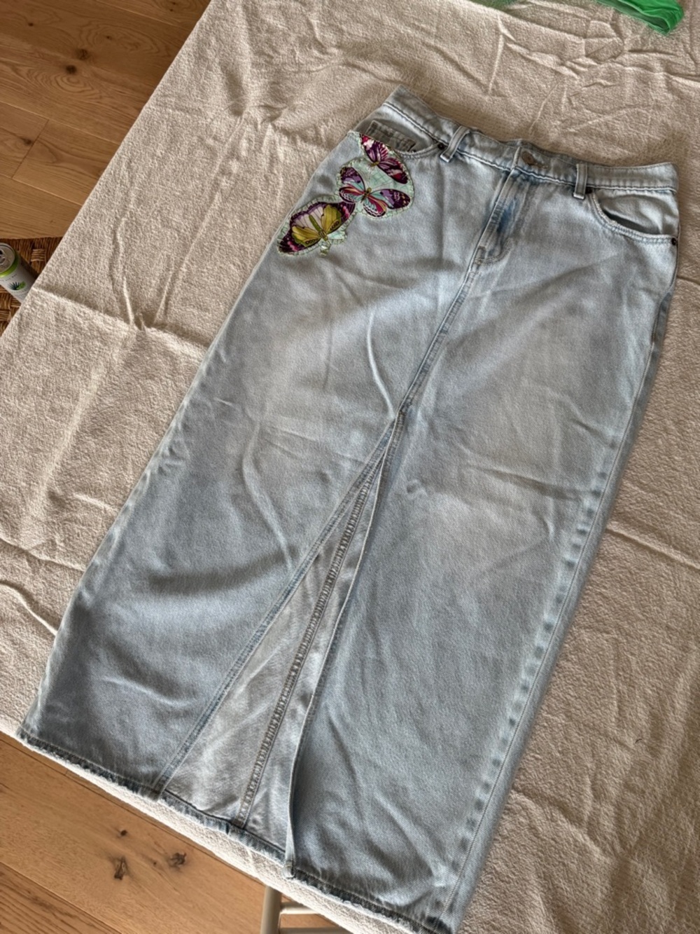 Reworked denim skirt with patchwork Butterflies - Picture 6 of 14